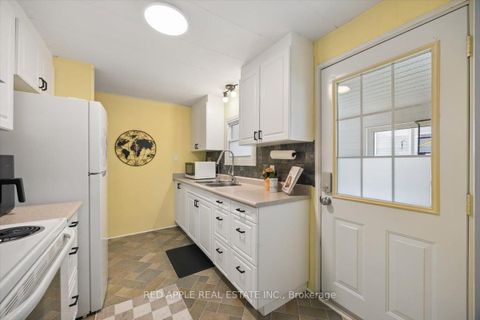 Photo 13 at 30 Flora Court, Rural Innisfil, Innisfil