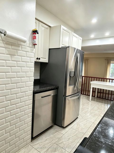 Photo 4 at 22 O'Halloran Crescent, Milliken, Toronto