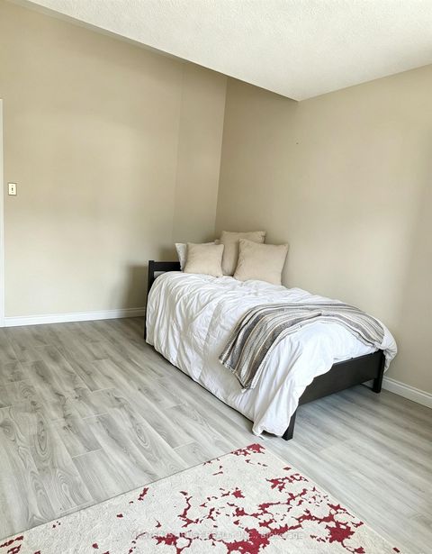 Photo 10 at 22 O'Halloran Crescent, Milliken, Toronto