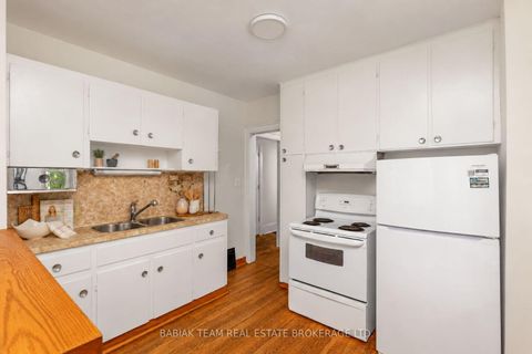 Photo 9 at 1 Rambert Crescent, Swansea, Toronto