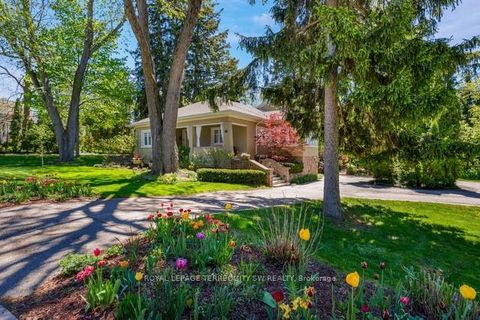 Photo 1 at 41 Kennedy Street W, Aurora Village, Aurora