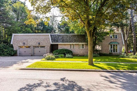 Photo 4 at 2 Chieftain Crescent, Windfields, Toronto