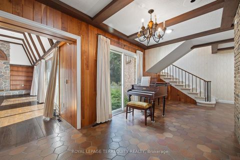 Photo 10 at 2 Chieftain Crescent, Windfields, Toronto