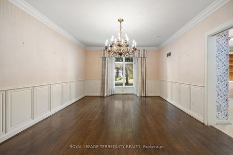 Photo 12 at 2 Chieftain Crescent, Windfields, Toronto