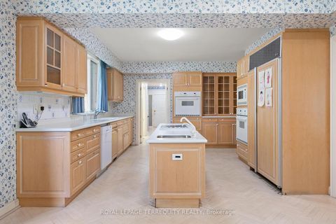 Photo 15 at 2 Chieftain Crescent, Windfields, Toronto