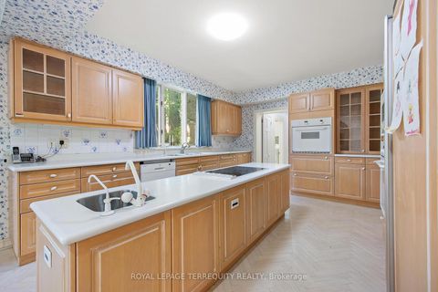 Photo 18 at 2 Chieftain Crescent, Windfields, Toronto