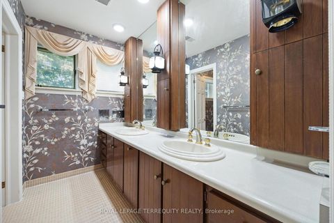 Photo 38 at 2 Chieftain Crescent, Windfields, Toronto