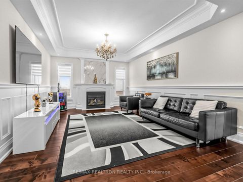 Photo 3 at 12 Anglin Drive, Jefferson, Richmond Hill