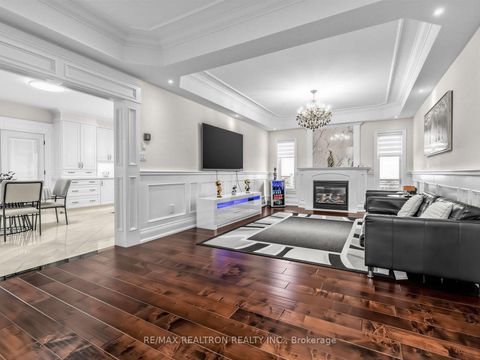 Photo 4 at 12 Anglin Drive, Jefferson, Richmond Hill