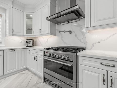 Photo 14 at 12 Anglin Drive, Jefferson, Richmond Hill