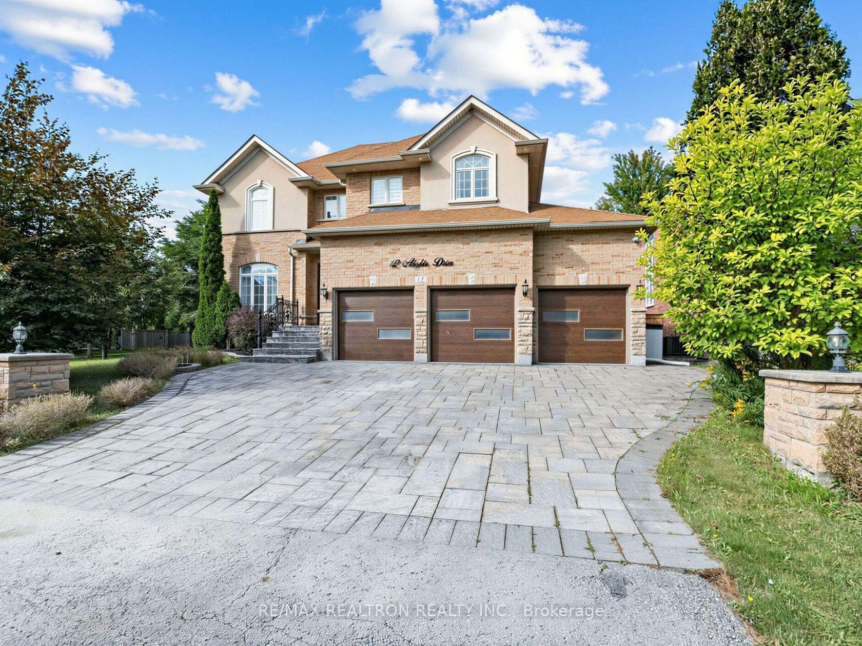 12 Anglin Drive, Jefferson, Richmond Hill photo number 2