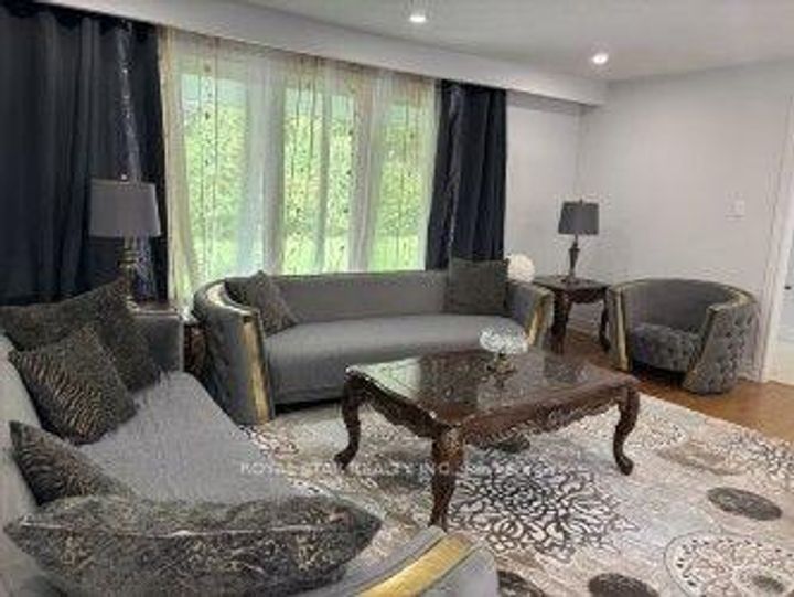 Photo 6 at 29 Westwood Lane, South Richvale, Richmond Hill