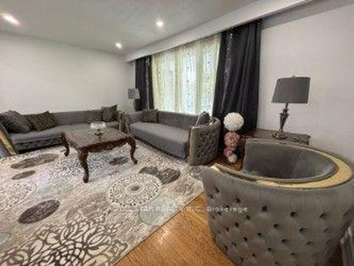 Photo 7 at 29 Westwood Lane, South Richvale, Richmond Hill