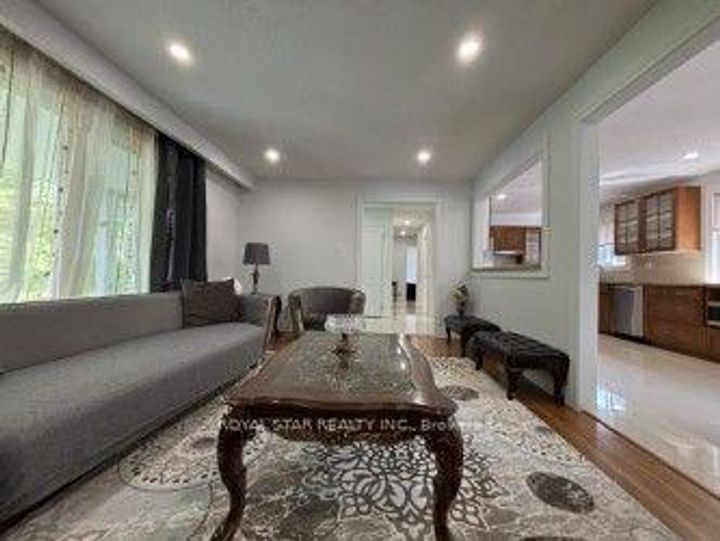 Photo 9 at 29 Westwood Lane, South Richvale, Richmond Hill