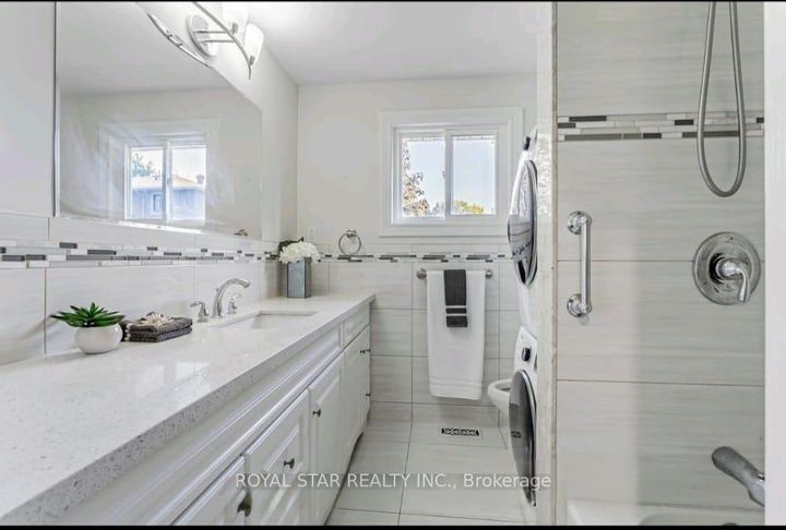Photo 12 at 29 Westwood Lane, South Richvale, Richmond Hill