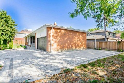 Photo 1 at 29 Westwood Lane, South Richvale, Richmond Hill