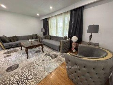 Photo 7 at 29 Westwood Lane, South Richvale, Richmond Hill