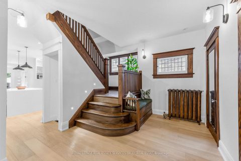 Photo 1 at 20 Edgewood Crescent, Moore Park, Toronto