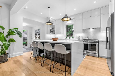 Photo 5 at 20 Edgewood Crescent, Moore Park, Toronto