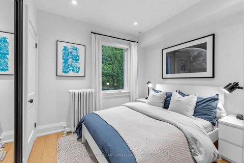 Photo 13 at 20 Edgewood Crescent, Moore Park, Toronto