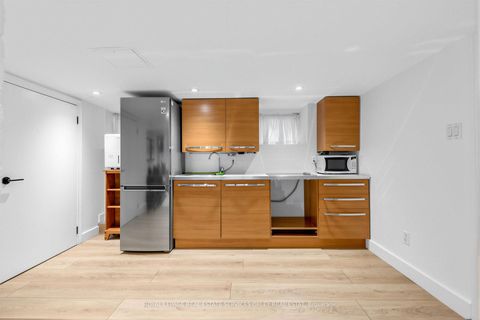 Photo 20 at 20 Edgewood Crescent, Moore Park, Toronto