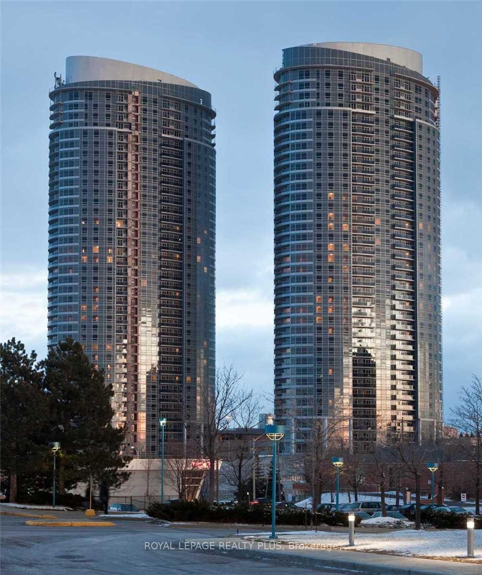 1602 - 125 Village Green Square, Malvern West, Toronto 