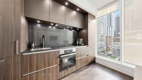 Photo 2 at 819 - 15 Mercer Street, Waterfront Communities C1, Toronto