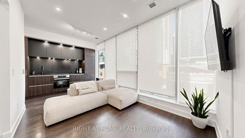 Photo 3 at 819 - 15 Mercer Street, Waterfront Communities C1, Toronto