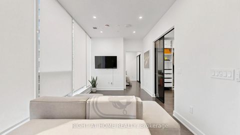 Photo 4 at 819 - 15 Mercer Street, Waterfront Communities C1, Toronto