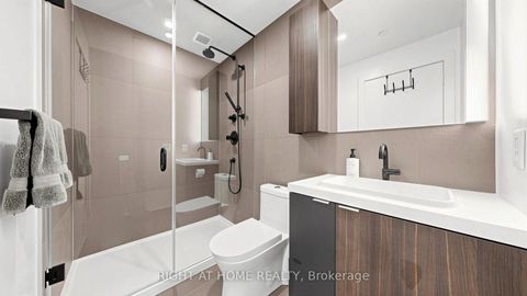 Photo 10 at 819 - 15 Mercer Street, Waterfront Communities C1, Toronto
