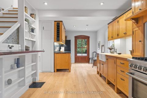 Photo 4 at 9 Dromore Crescent, Newtonbrook West, Toronto