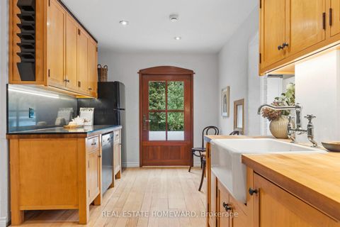 Photo 6 at 9 Dromore Crescent, Newtonbrook West, Toronto