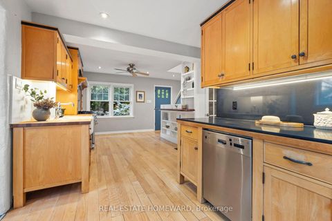 Photo 7 at 9 Dromore Crescent, Newtonbrook West, Toronto