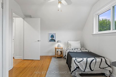 Photo 26 at 9 Dromore Crescent, Newtonbrook West, Toronto