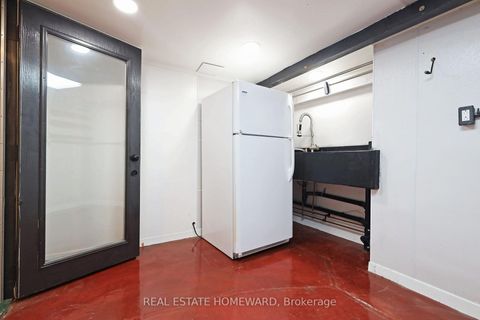 Photo 30 at 9 Dromore Crescent, Newtonbrook West, Toronto