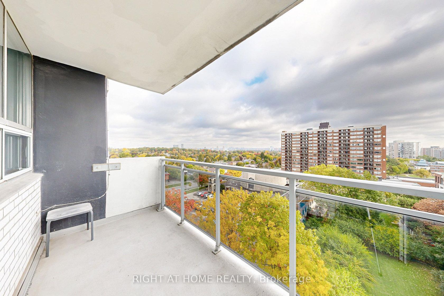 907 - 151 LaRose Avenue E, Humber Heights, Toronto 