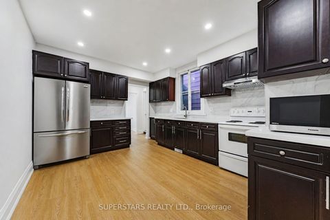 Photo 10 at 105 Bellwoods Avenue, Bellwoods, Toronto