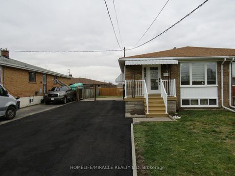 Photo 1 at 18 Rubydale Gardens, Humber Summit, Toronto
