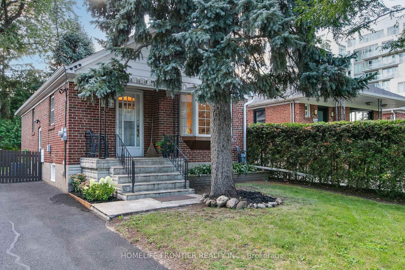 132 Wesley Street, Queensway, Toronto photo number 2