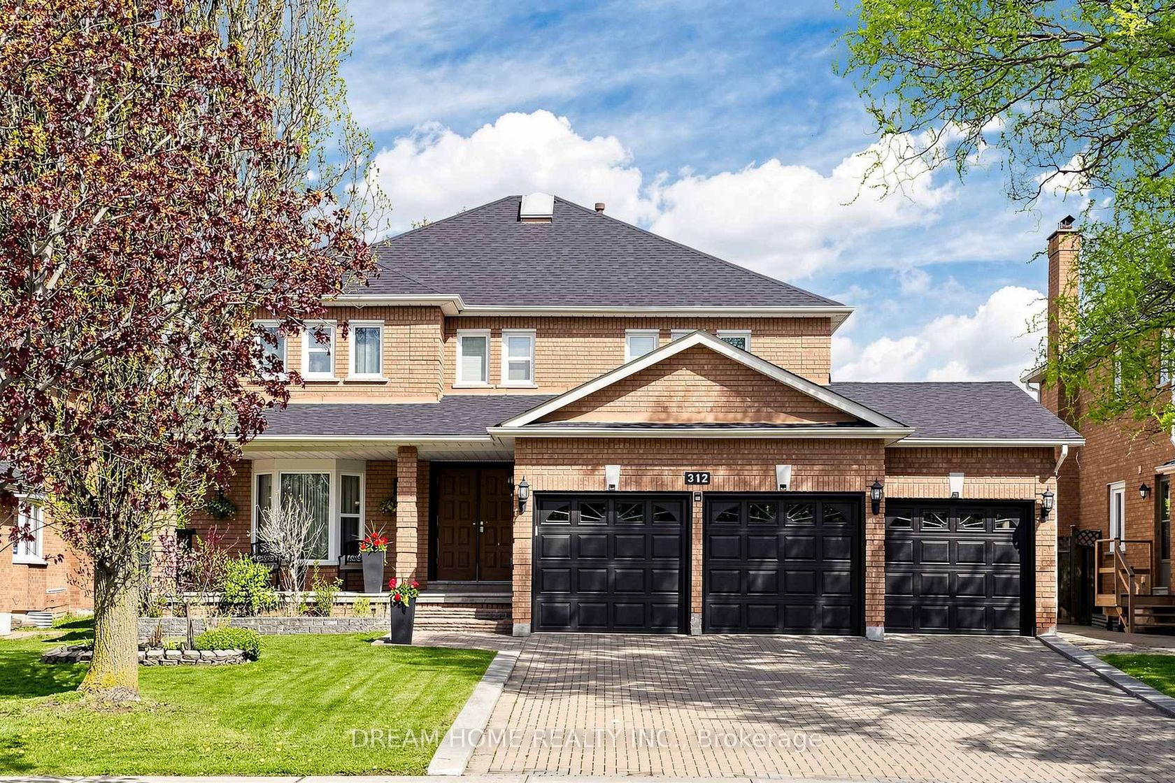312 Valeria Boulevard, East Woodbridge, Vaughan photo number 2