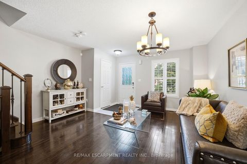 Photo 4 at 73 Ted Wray Circle, CFB, Toronto