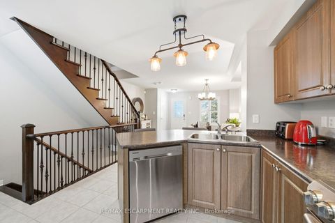 Photo 9 at 73 Ted Wray Circle, CFB, Toronto