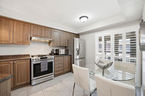 Photo 11 at 73 Ted Wray Circle, CFB, Toronto
