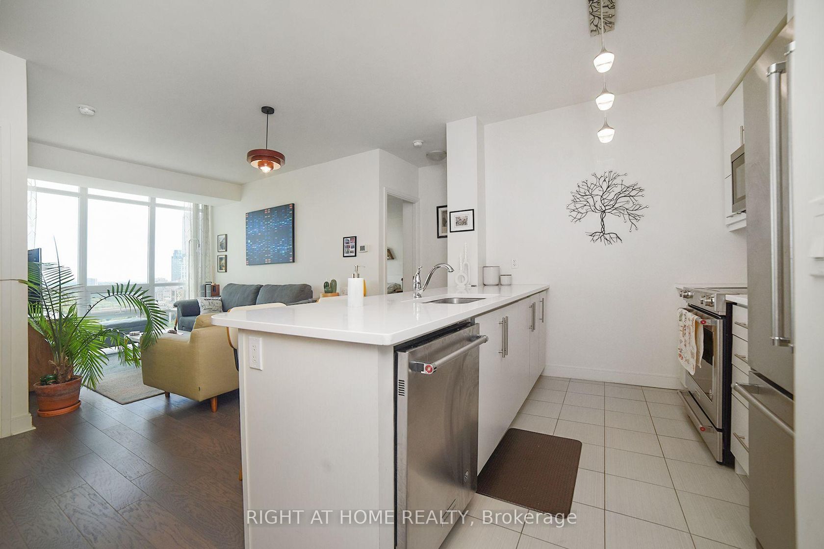2106 - 825 Church Street, Moore Park, Toronto photo number 2