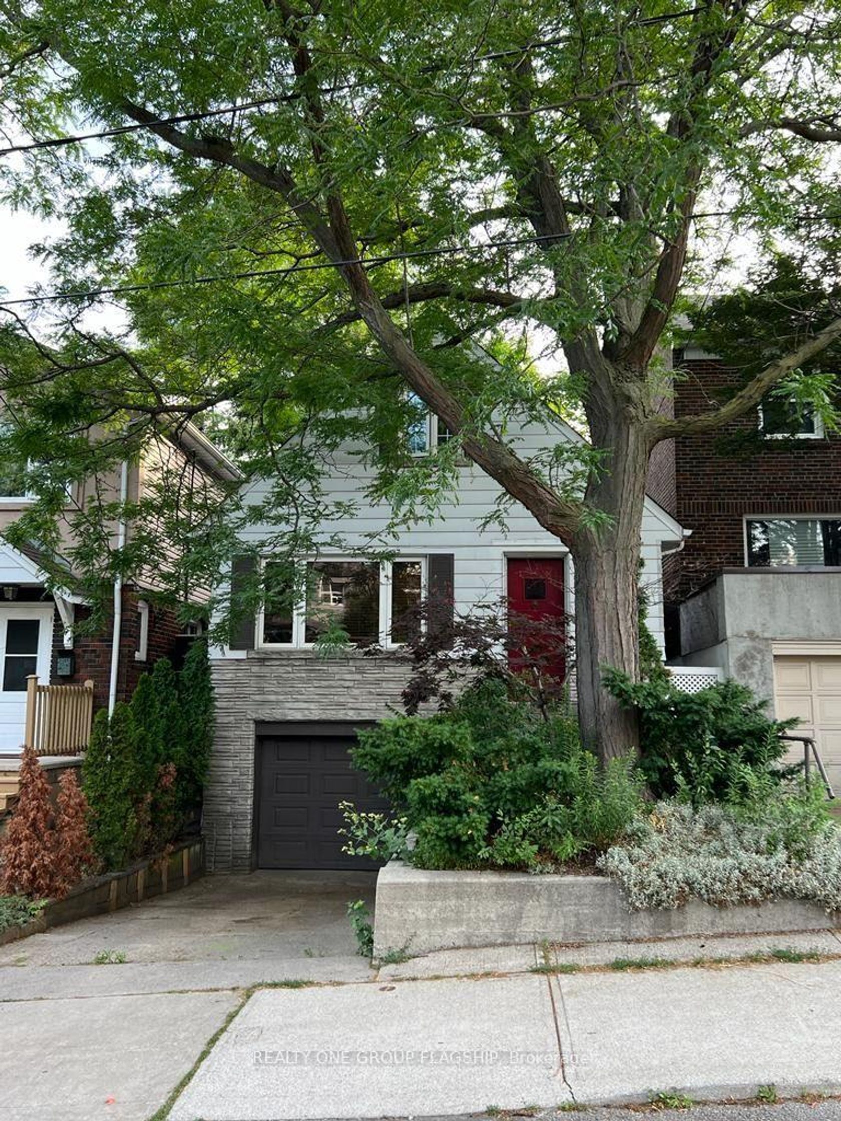 22 Runnymede Road, Swansea, Toronto photo number 2