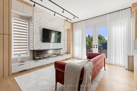 Photo 10 at 33 Thorndale Avenue, Kingsway South, Toronto