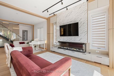 Photo 11 at 33 Thorndale Avenue, Kingsway South, Toronto