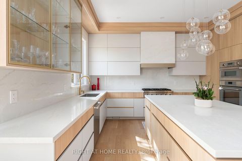 Photo 13 at 33 Thorndale Avenue, Kingsway South, Toronto