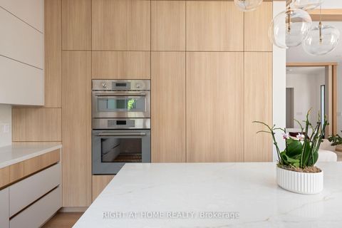 Photo 14 at 33 Thorndale Avenue, Kingsway South, Toronto