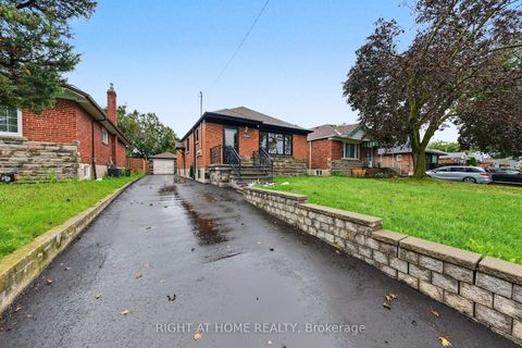 Photo 2 at 1008 Kennedy Road, Dorset Park, Toronto
